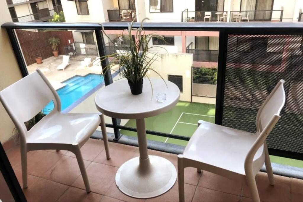 City & Lakeside With Free Parking, Pool And 10 Mins Walk Into The City 珀斯 外观 照片
