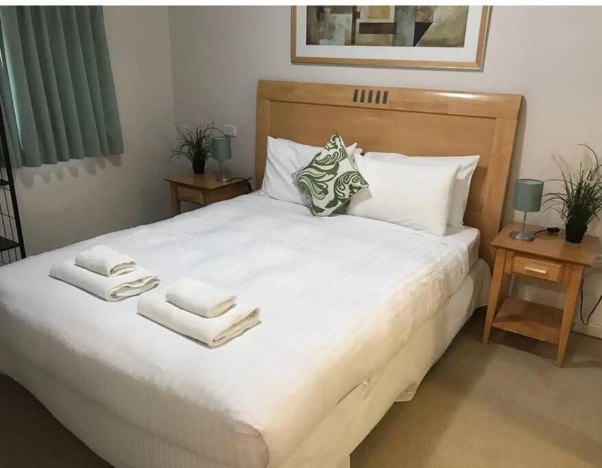 City & Lakeside With Free Parking, Pool And 10 Mins Walk Into The City 珀斯 外观 照片