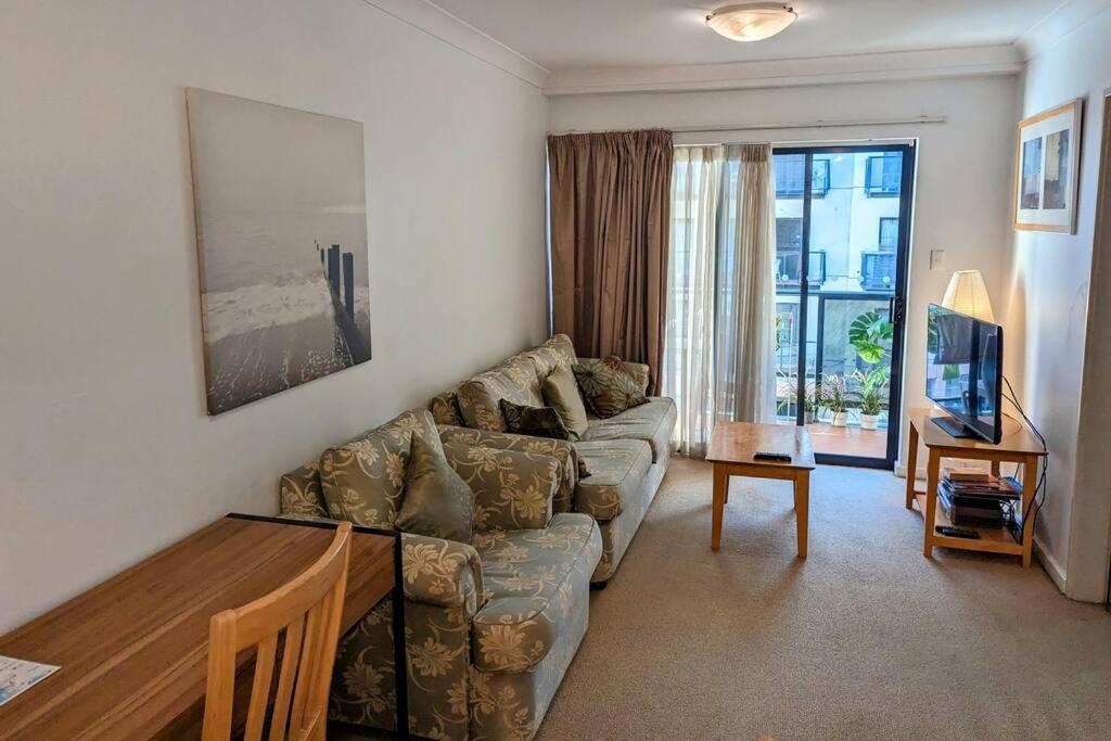 City & Lakeside With Free Parking, Pool And 10 Mins Walk Into The City 珀斯 外观 照片